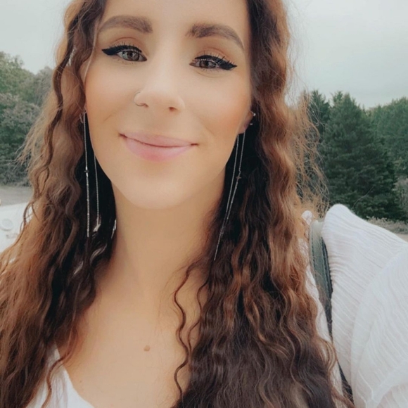 Meet your Posher, Jessica - Picture 3 of 5